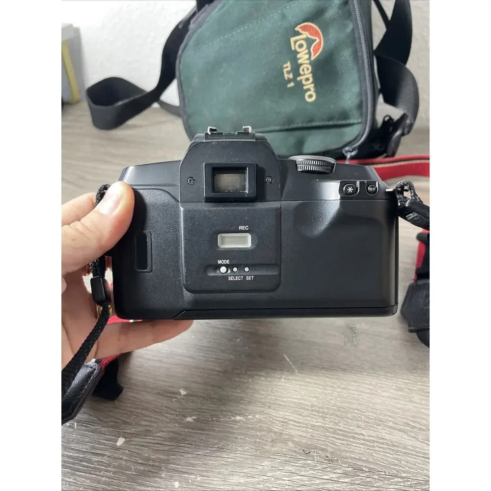 Canon EOS 888 35mm SLR Film Camera Kit w/ Sigma 35-80mm Lens & Lowepro Bag